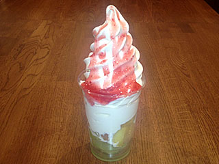 釈迦堂フルーツソフト | 山梨県（勝沼）のご当地B級グルメ