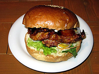 ザンギバーガー | 自由人舎時館 | 北海道・札幌のご当地グルメ