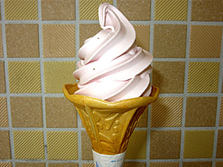 博多あまおうソフトクリーム | 福岡県（博多）のご当地B級グルメ