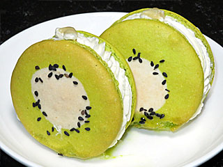 東京ゴールドマカロンサンド | 東京都（三鷹）のご当地B級グルメ