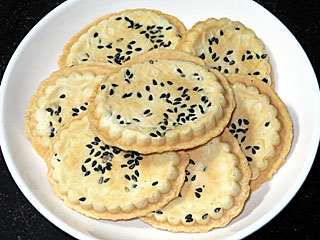 バター煎餅 | 青森県のご当地B級グルメ